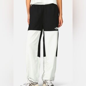 *NWT* The North Face Women’s TNF Nylon Easy Pants Black/White Size XXL